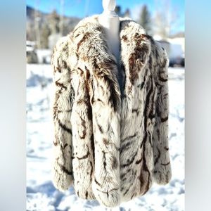 Truly Stunning Design Fur Fox Coat Brand SAGA FOX golden tag
